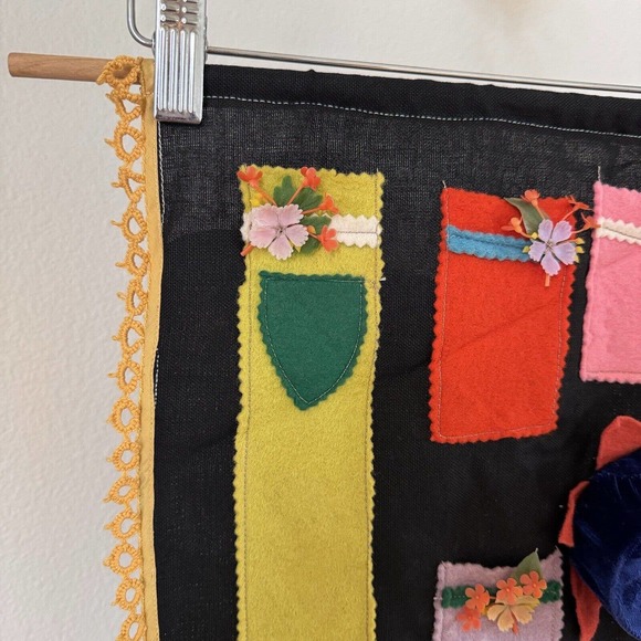 Vintage Handmade Felt Patchwork Sewing Pocket Wall Organizer Tatting Floral - Picture 3 of 12